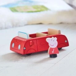 Bandai Peppa Pig - Coche Rojo De Madera Con Figura -Infantiles Periféricos Tienda medias 1770